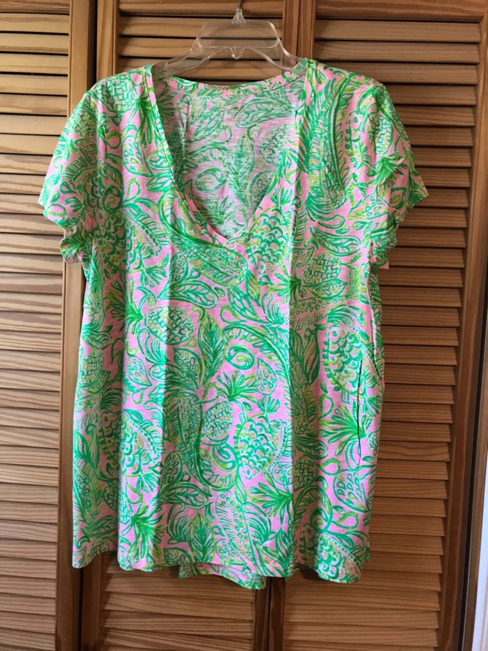 Lilly Pulitzer Pink & Green Printed V-Neck Short Sleeve V-Neck Top, EUC